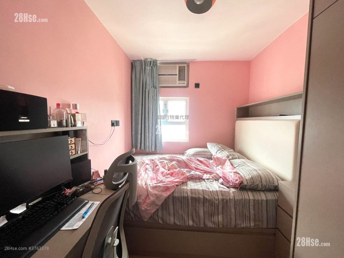 Yue On Court Sell 2 Bedrooms , 1 Bathroom 469 ft²