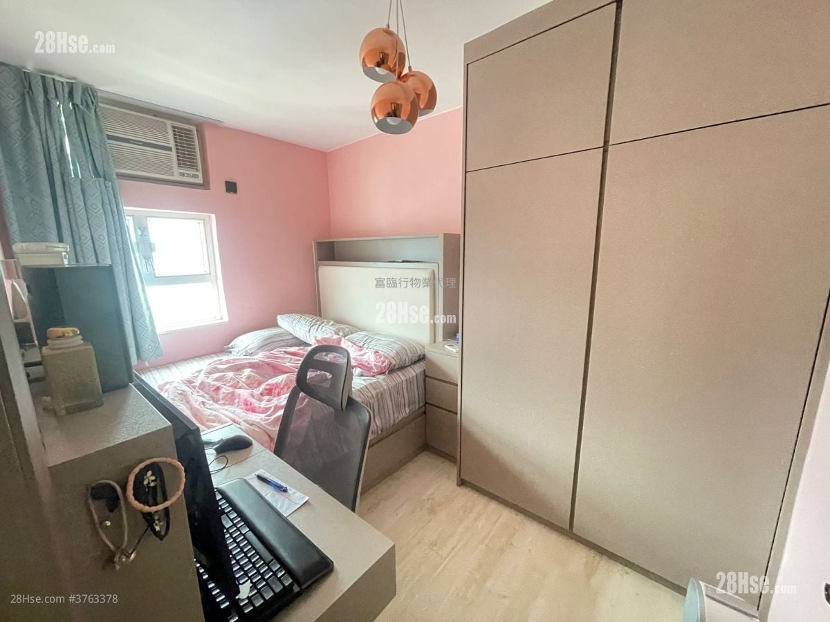 Yue On Court Sell 2 Bedrooms , 1 Bathroom 469 ft²