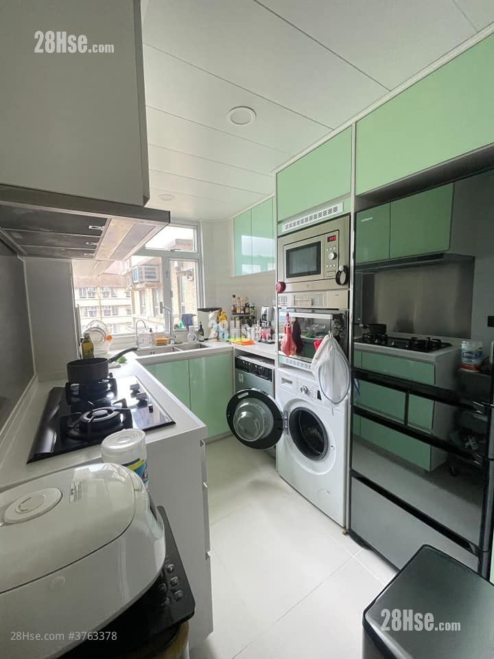 Yue On Court Sell 2 Bedrooms , 1 Bathroom 469 ft²