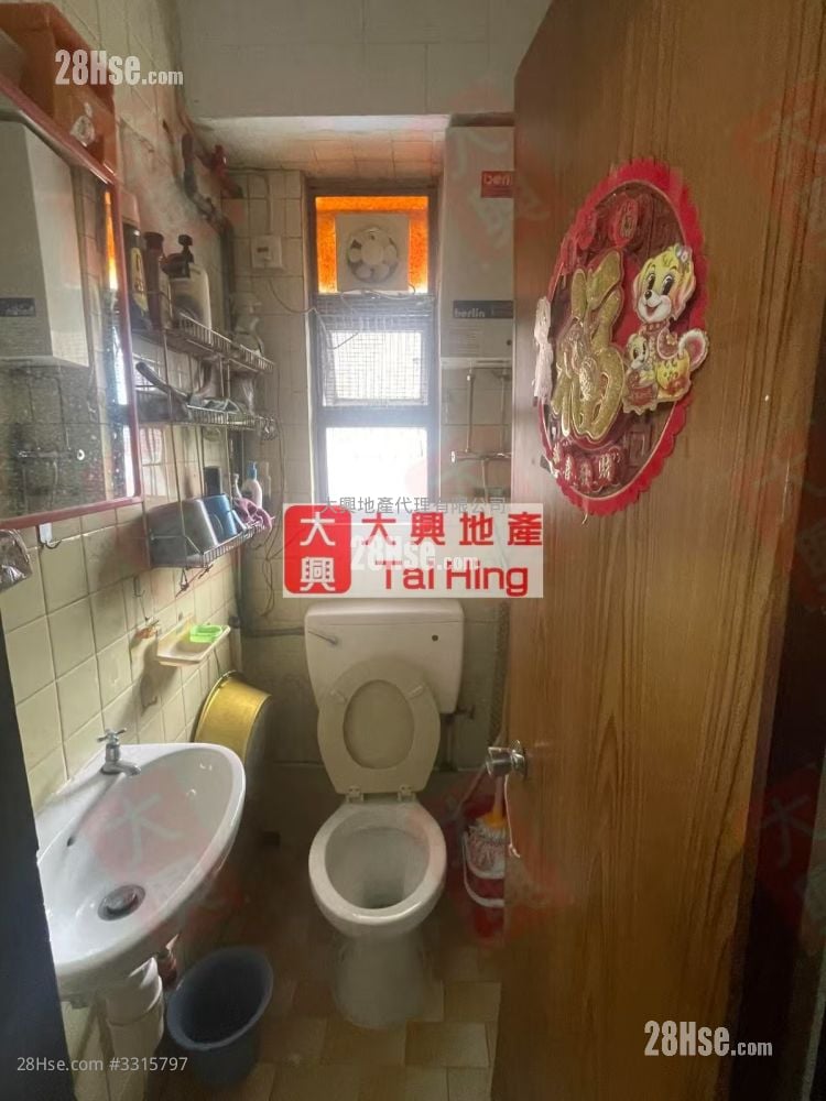 Yau Lee Building Sell 2 Bedrooms , 1 Bathroom 320 ft²