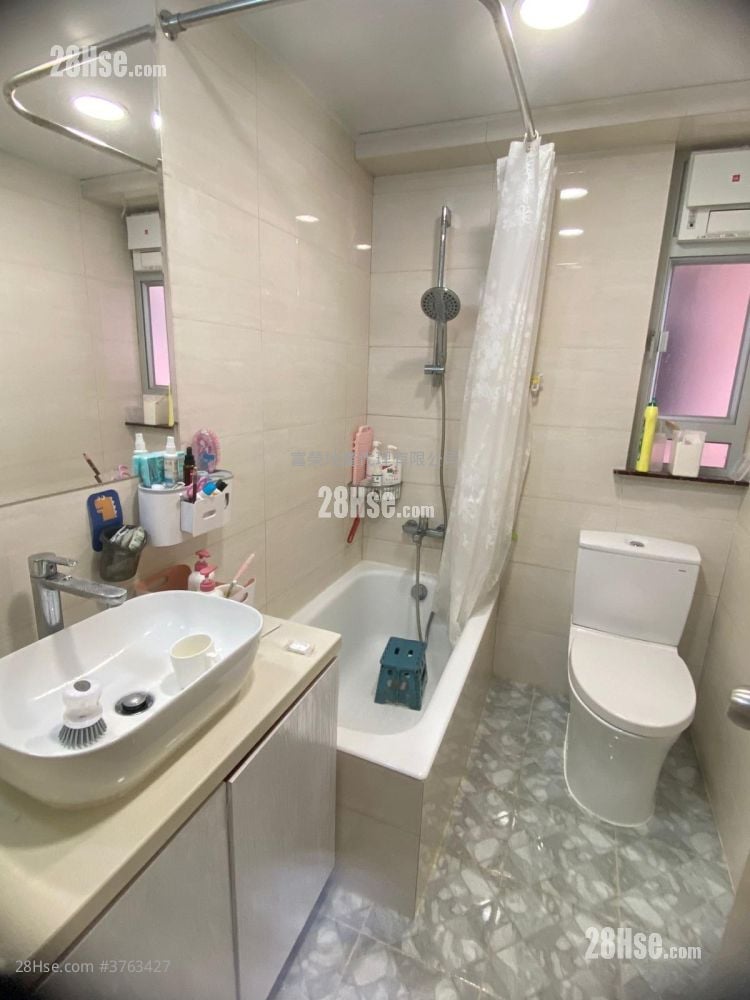 红磡湾中心 售盘 4 房 , 2 浴室 956 平方尺