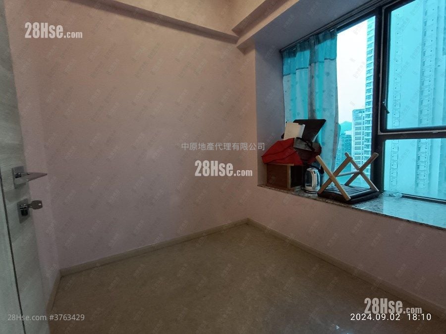 Yuccie Square Sell 2 Bedrooms 429 ft²