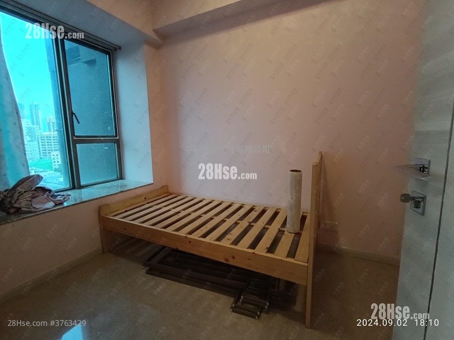 Yuccie Square Sell 2 Bedrooms 429 ft²