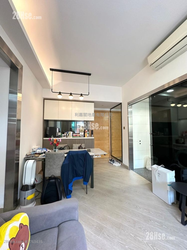 Manhattan Hill Sell 2 Bedrooms , 1 Bathroom 496 ft²