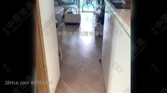 峻峦 售盘 3 房 606 平方尺