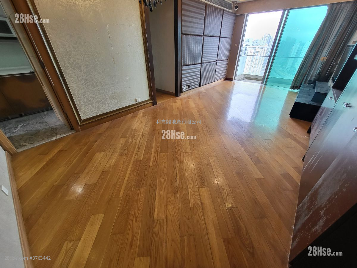 Manhattan Hill Sell 4 Bedrooms , 2 Bathrooms 1,364 ft²