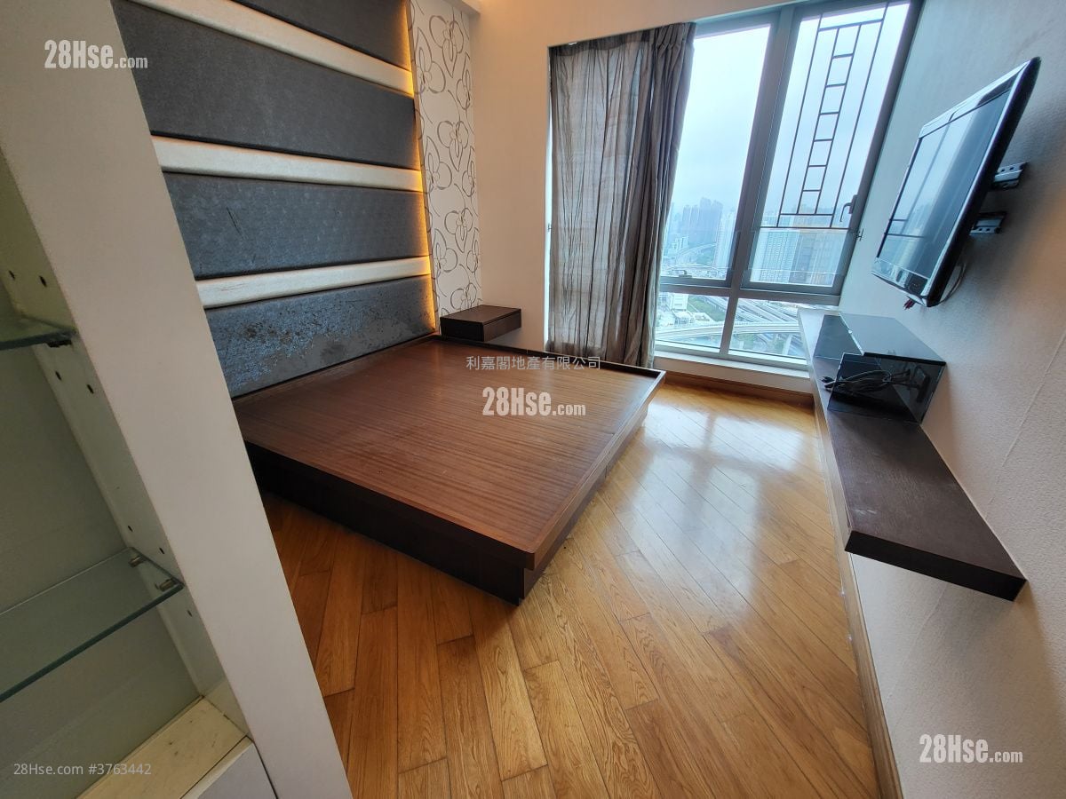 Manhattan Hill Sell 4 Bedrooms , 2 Bathrooms 1,364 ft²