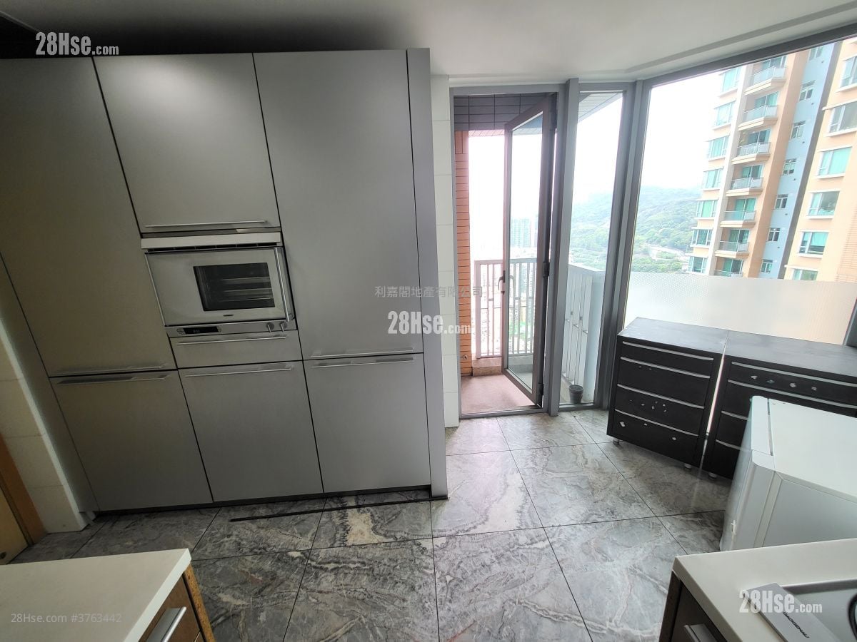 Manhattan Hill Sell 4 Bedrooms , 2 Bathrooms 1,364 ft²