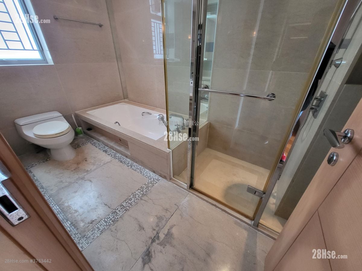 Manhattan Hill Sell 4 Bedrooms , 2 Bathrooms 1,364 ft²