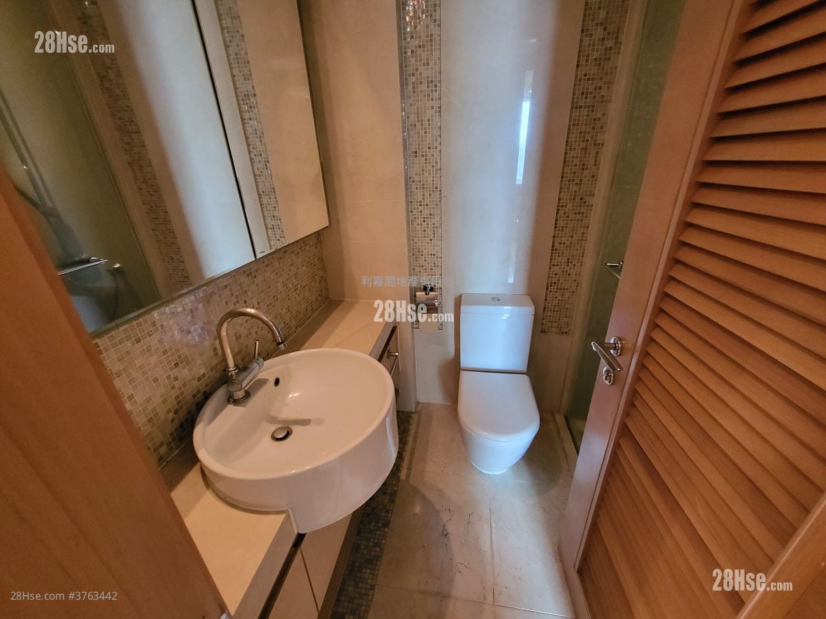 Manhattan Hill Sell 4 Bedrooms , 2 Bathrooms 1,364 ft²