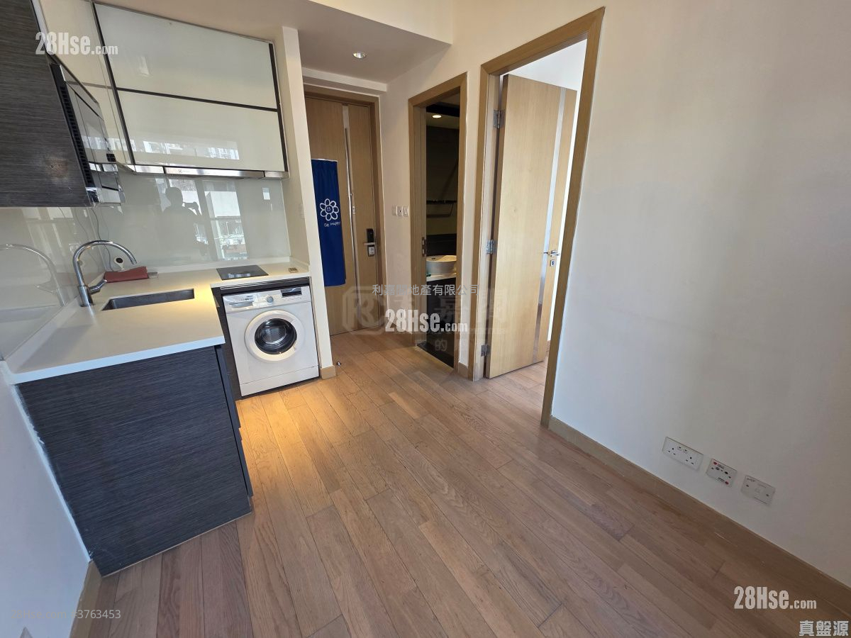 Giovane Sell 1 Bedroom , 1 Bathroom 224 ft²