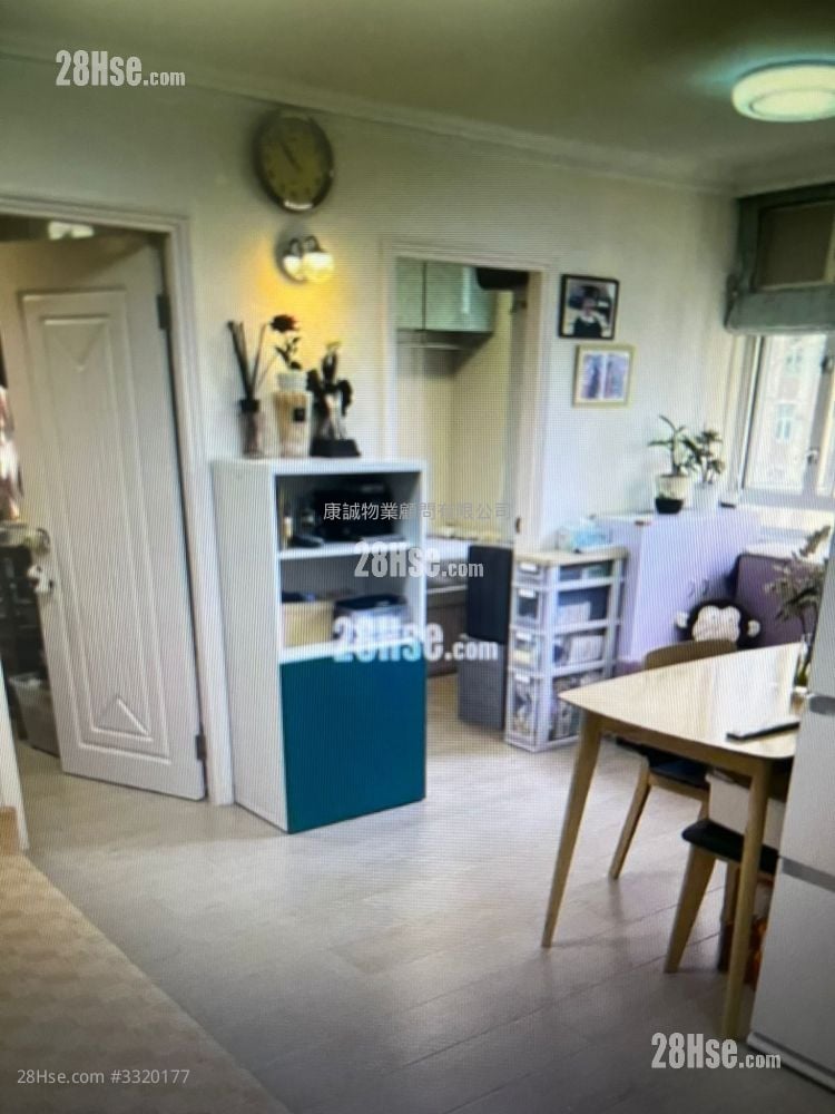 Hong Wah Court Sell 2 Bedrooms , 1 Bathroom 423 ft²