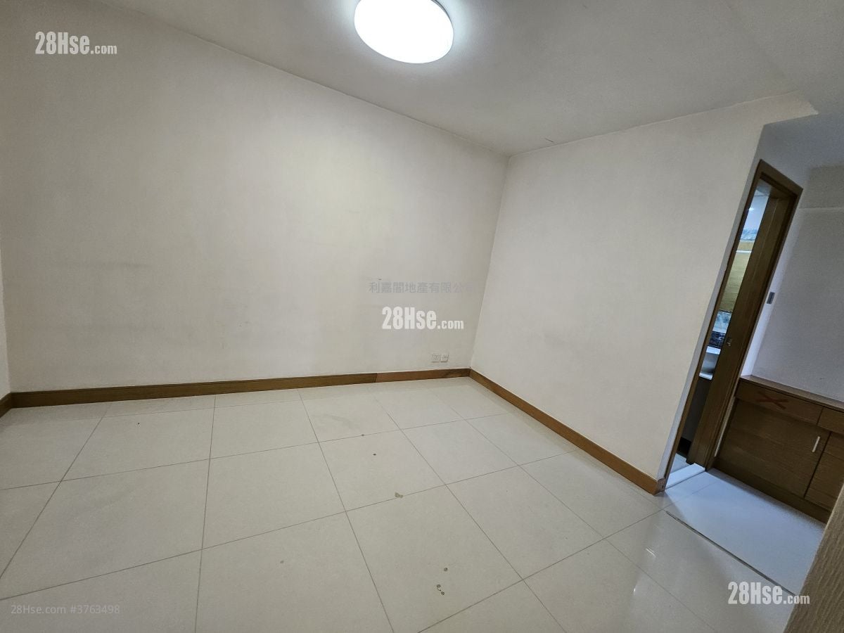 Mei Foo Sun Chuen Sell 3 Bedrooms , 2 Bathrooms 658 ft²