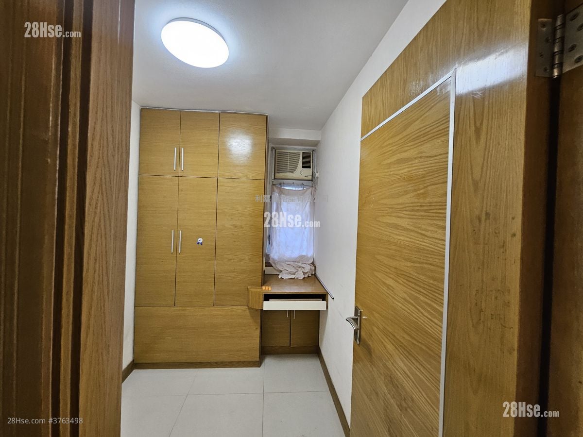 Mei Foo Sun Chuen Sell 3 Bedrooms , 2 Bathrooms 658 ft²