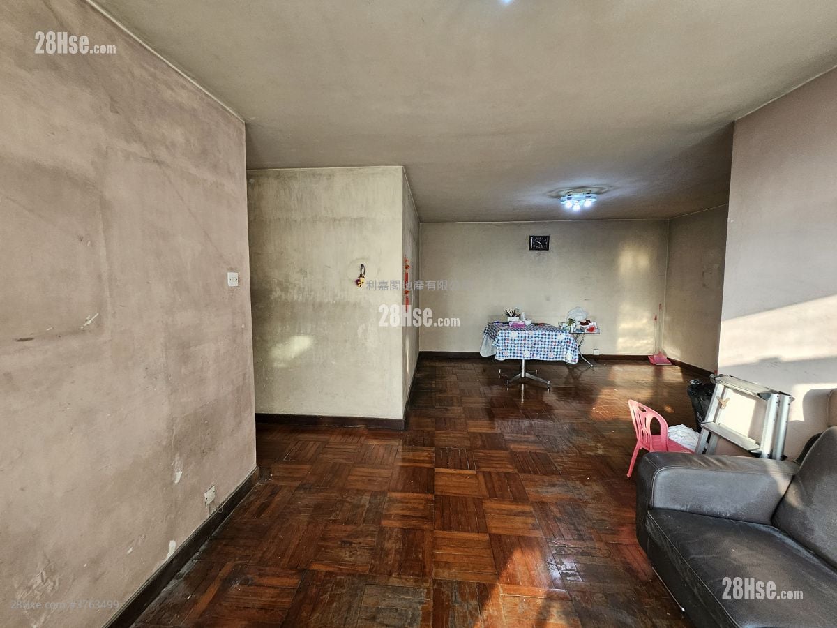 Mei Foo Sun Chuen Sell 3 Bedrooms , 2 Bathrooms 906 ft²