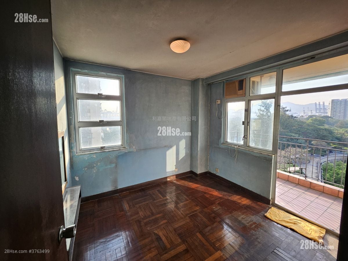 Mei Foo Sun Chuen Sell 3 Bedrooms , 2 Bathrooms 906 ft²