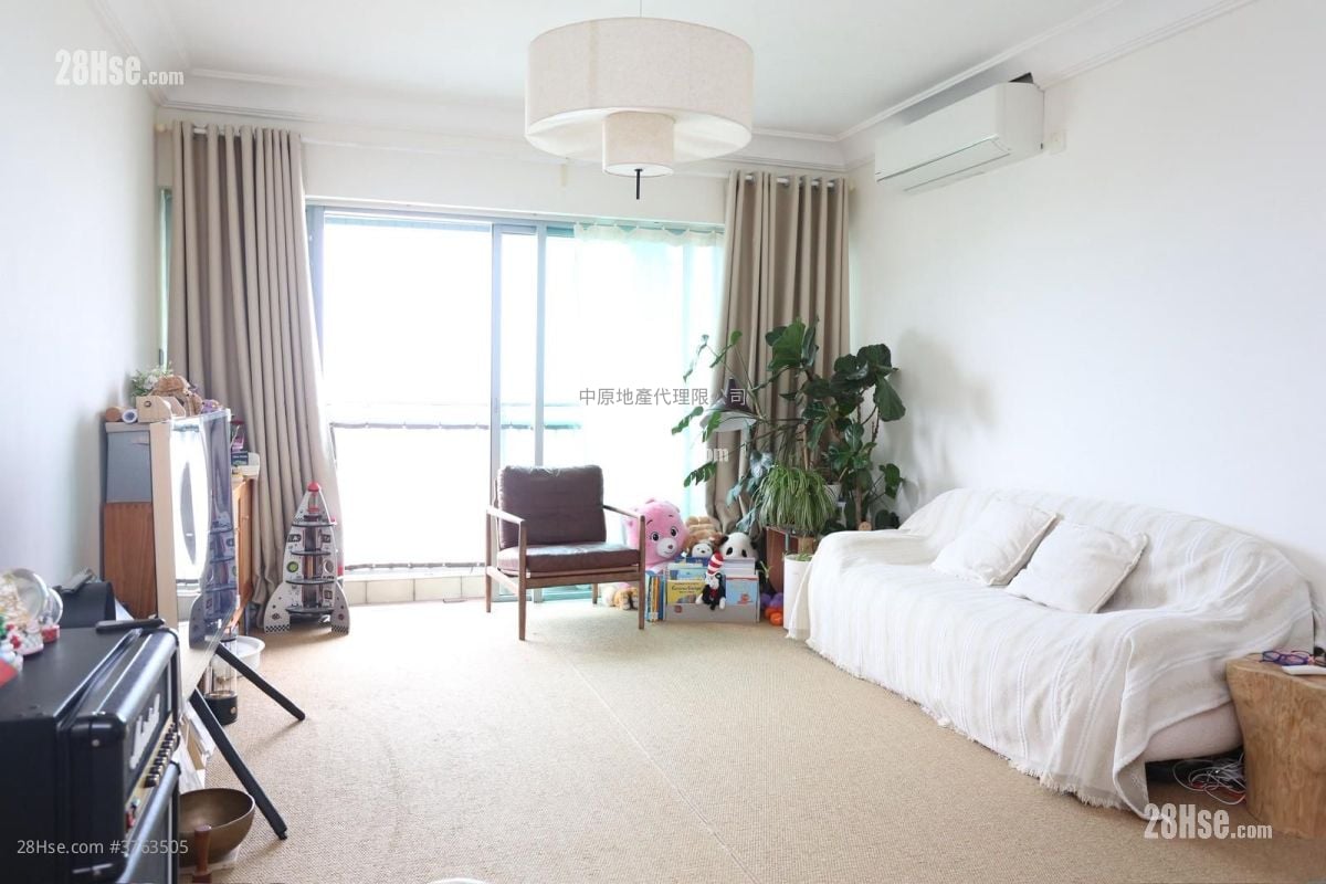 Caribbean Coast Sell 4 Bedrooms , 2 Bathrooms 971 ft²