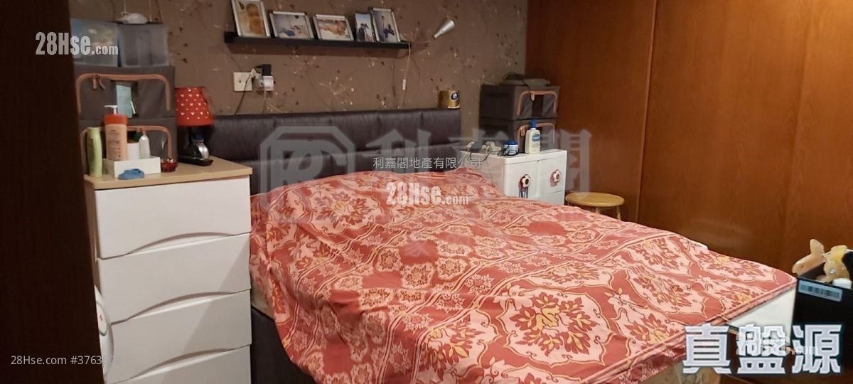 Mei Foo Sun Chuen Sell 3 Bedrooms , 2 Bathrooms 745 ft²