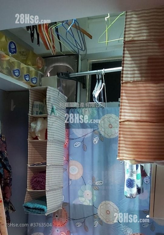 Mei Foo Sun Chuen Sell 3 Bedrooms , 2 Bathrooms 745 ft²