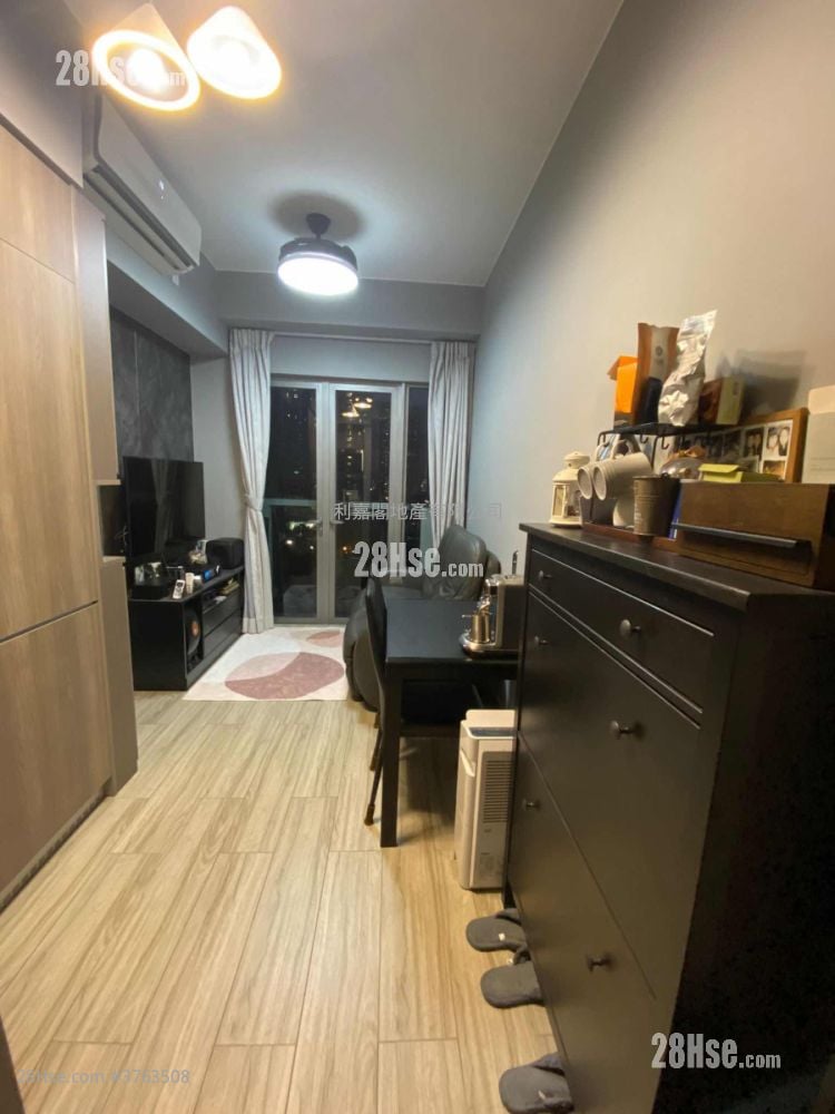 Park One Sell 2 Bedrooms , 1 Bathroom 365 ft²