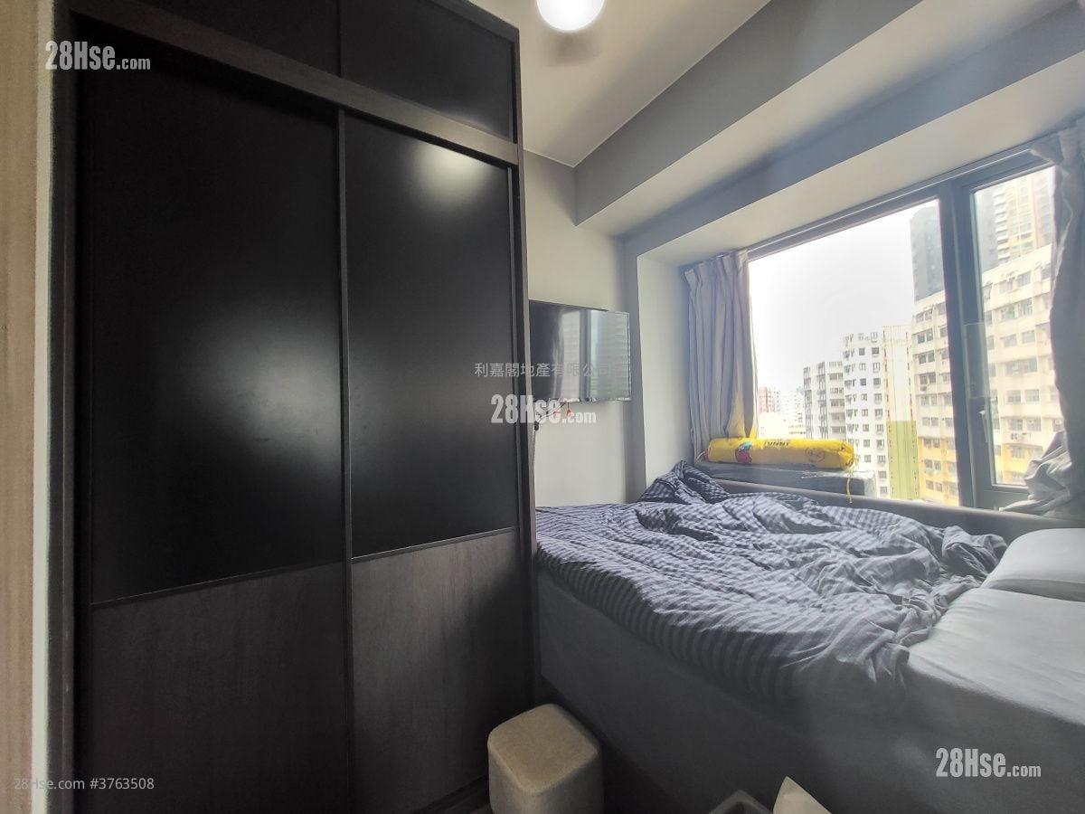 Park One Sell 2 Bedrooms , 1 Bathroom 365 ft²