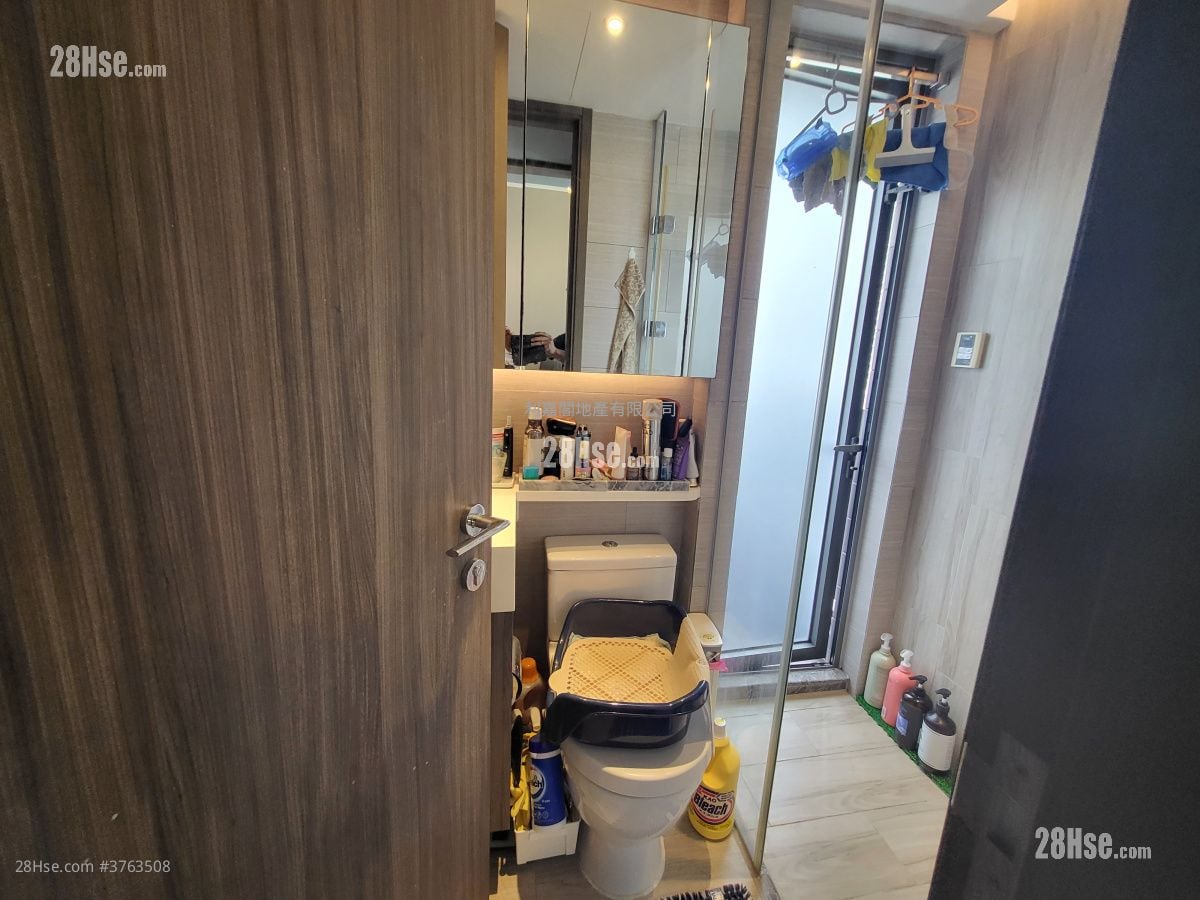 Park One Sell 2 Bedrooms , 1 Bathroom 365 ft²