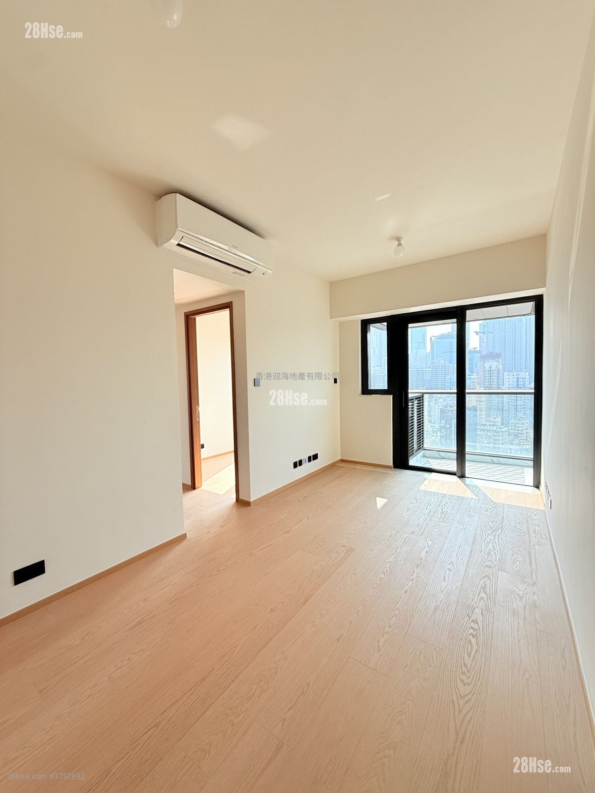 Topside Residence Rental 3 Bedrooms , 1 Bathroom 569 ft²