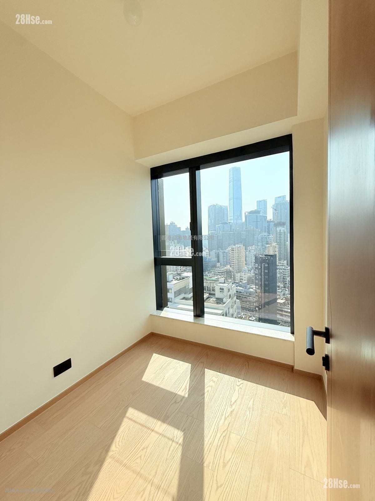 Topside Residence Rental 3 Bedrooms , 1 Bathroom 569 ft²