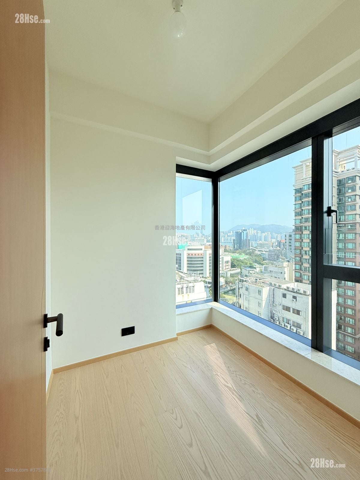 Topside Residence Rental 3 Bedrooms , 1 Bathroom 569 ft²