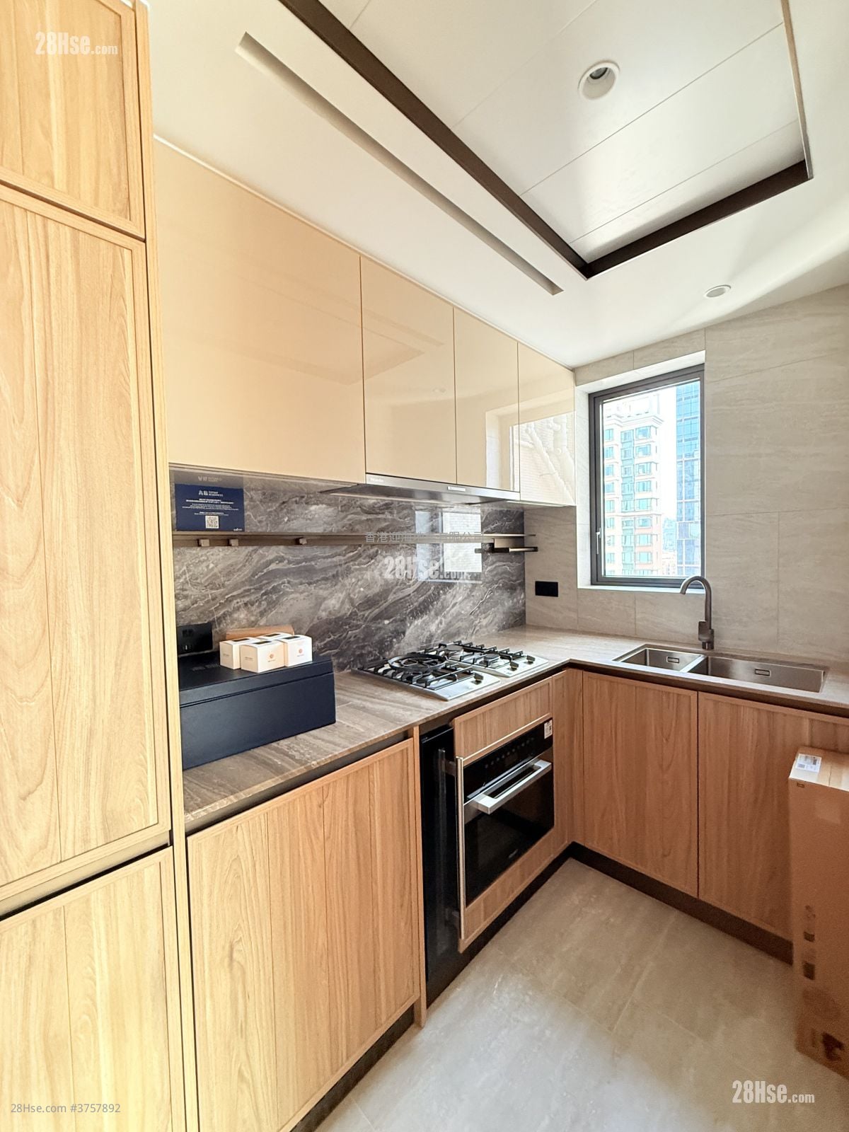 Topside Residence Rental 3 Bedrooms , 1 Bathroom 569 ft²