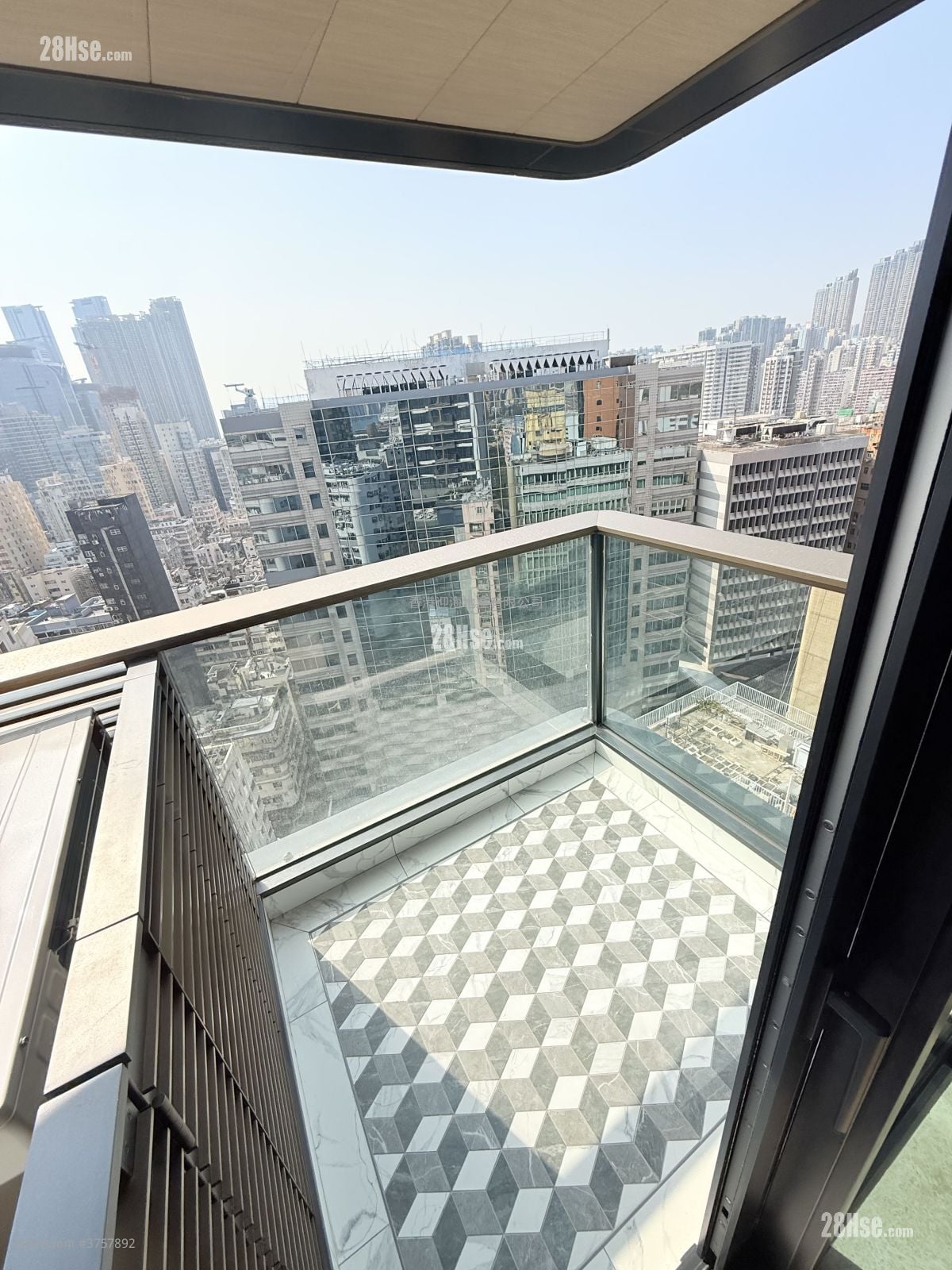 Topside Residence Rental 3 Bedrooms , 1 Bathroom 569 ft²