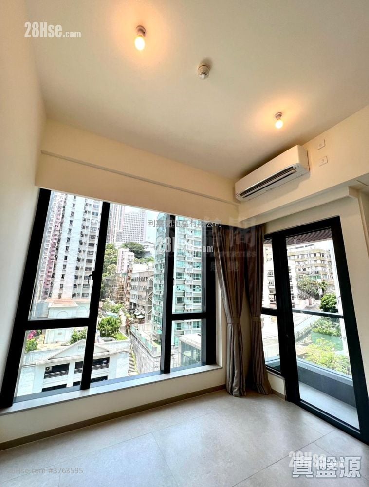 Kennedy 38 Sell Studio , 1 Bathroom 264 ft²