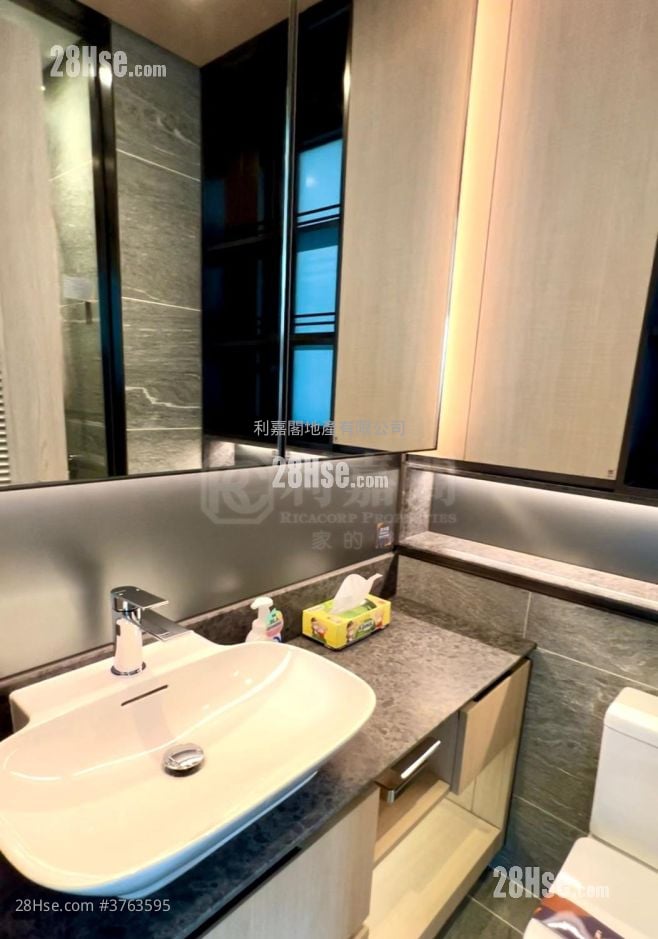 Kennedy 38 Sell Studio , 1 Bathroom 264 ft²