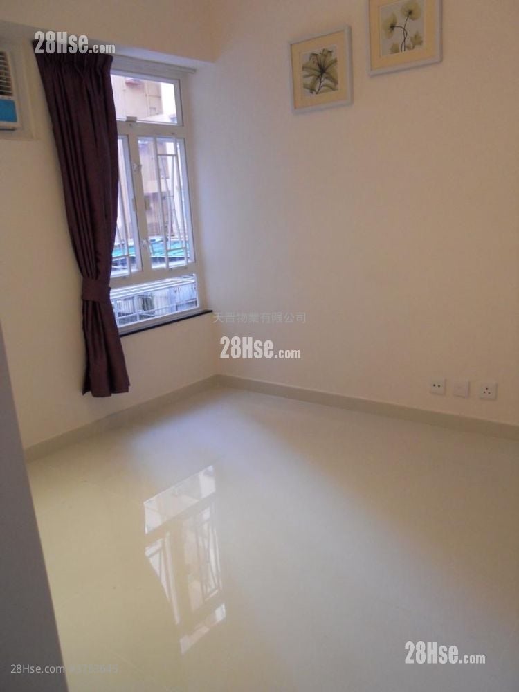 Sun Shing Centre Sell 2 Bedrooms , 1 Bathroom 290 ft²