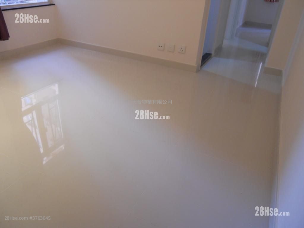 Sun Shing Centre Sell 2 Bedrooms , 1 Bathroom 290 ft²