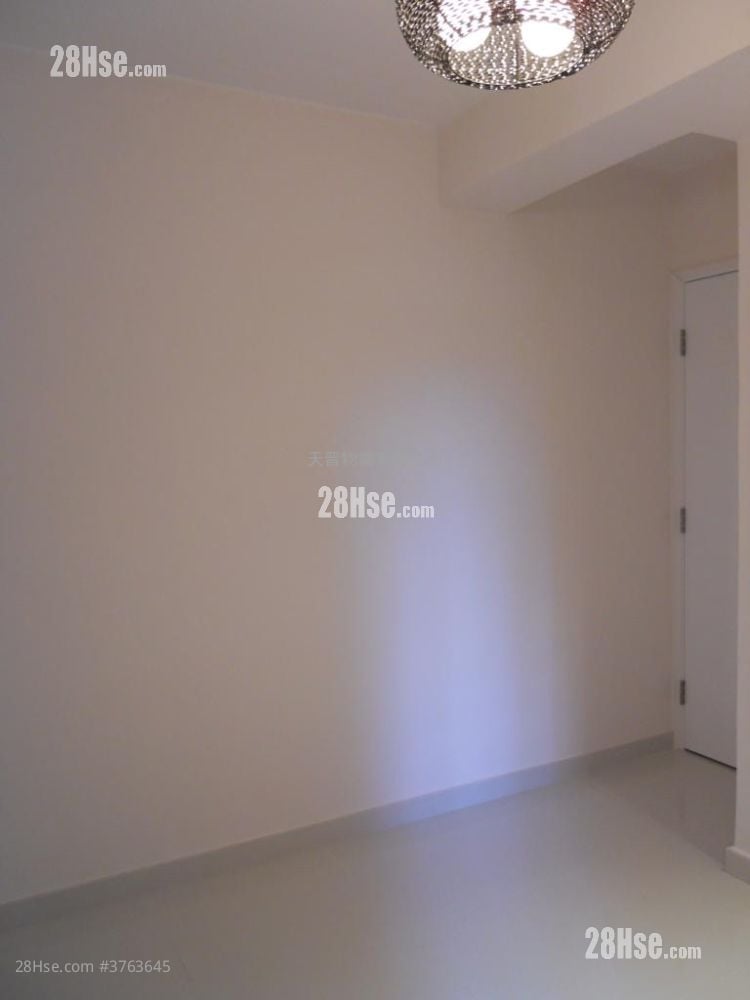 Sun Shing Centre Sell 2 Bedrooms , 1 Bathroom 290 ft²