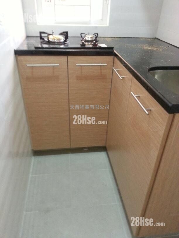 Sun Shing Centre Sell 2 Bedrooms , 1 Bathroom 290 ft²