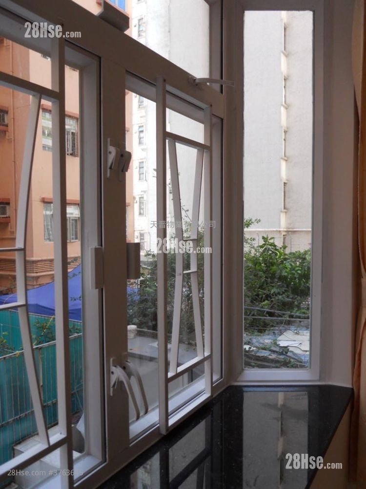 Sun Shing Centre Sell 2 Bedrooms , 1 Bathroom 290 ft²