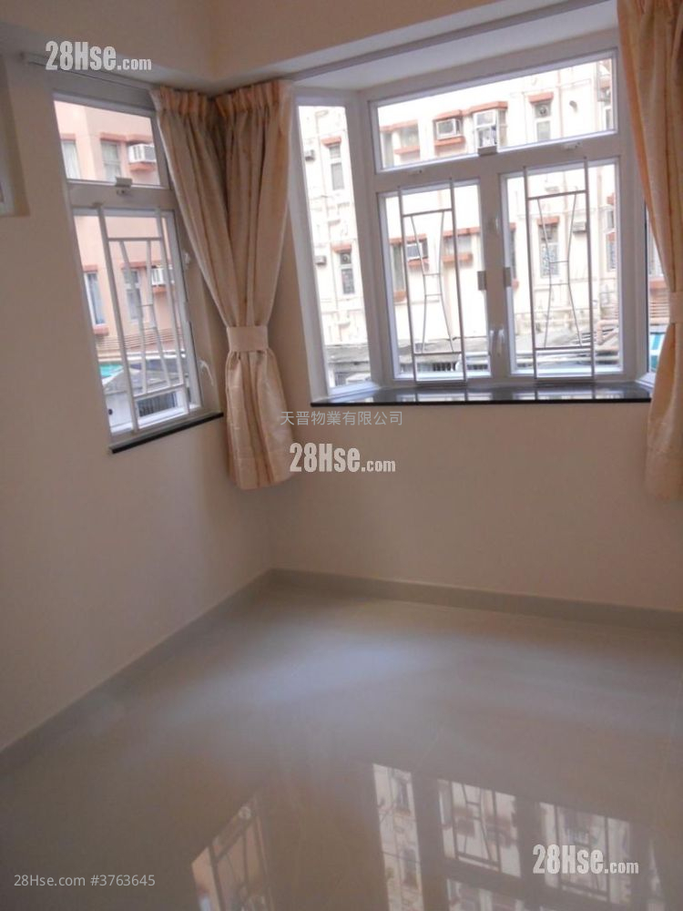 Sun Shing Centre Sell 2 Bedrooms , 1 Bathroom 290 ft²