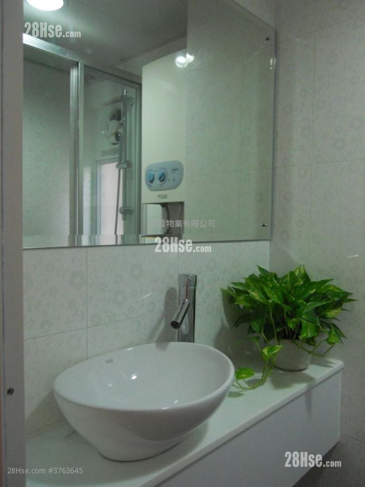 Sun Shing Centre Sell 2 Bedrooms , 1 Bathroom 290 ft²