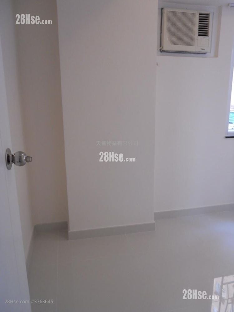 Sun Shing Centre Sell 2 Bedrooms , 1 Bathroom 290 ft²