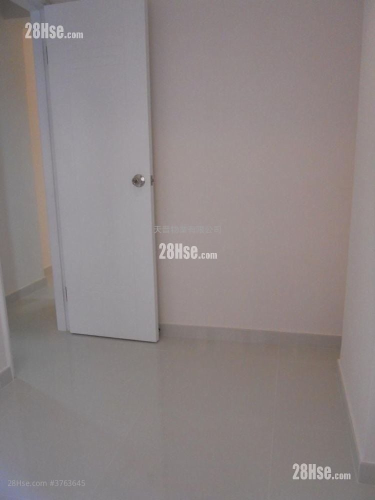 Sun Shing Centre Sell 2 Bedrooms , 1 Bathroom 290 ft²