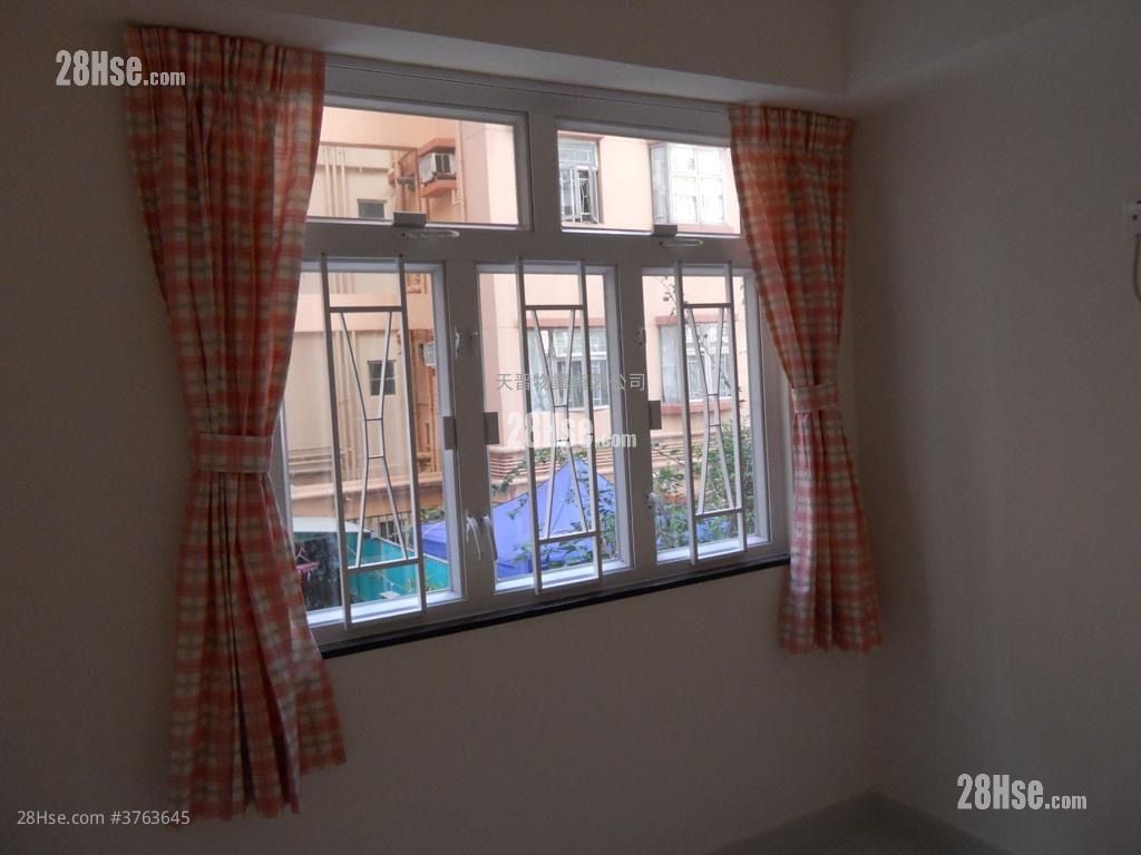 Sun Shing Centre Sell 2 Bedrooms , 1 Bathroom 290 ft²