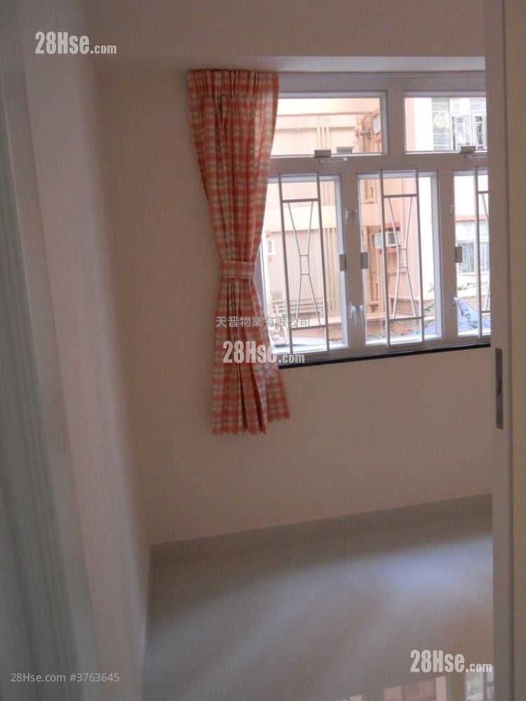 Sun Shing Centre Sell 2 Bedrooms , 1 Bathroom 290 ft²
