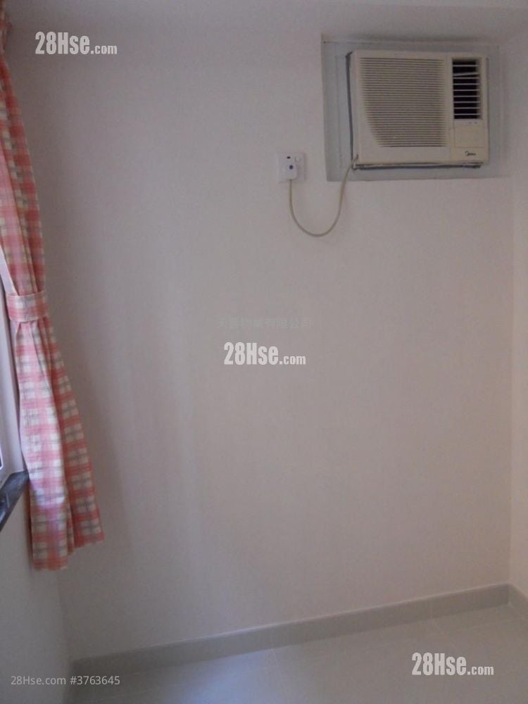 Sun Shing Centre Sell 2 Bedrooms , 1 Bathroom 290 ft²