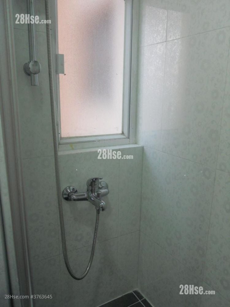 Sun Shing Centre Sell 2 Bedrooms , 1 Bathroom 290 ft²