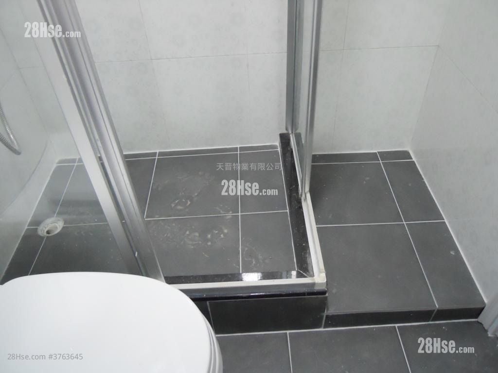 Sun Shing Centre Sell 2 Bedrooms , 1 Bathroom 290 ft²