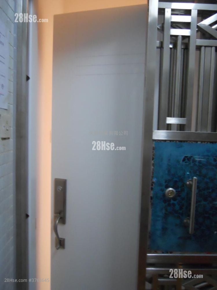 Sun Shing Centre Sell 2 Bedrooms , 1 Bathroom 290 ft²