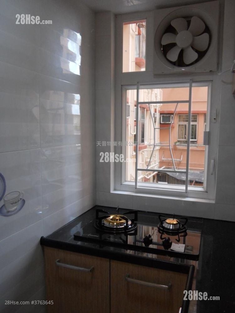 Sun Shing Centre Sell 2 Bedrooms , 1 Bathroom 290 ft²