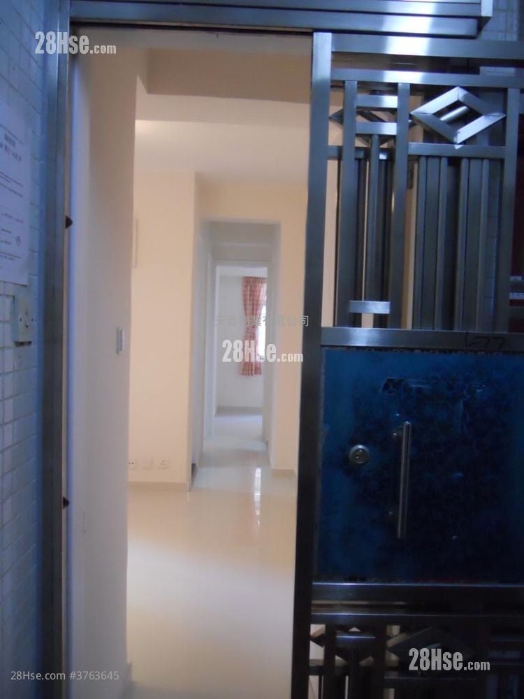 Sun Shing Centre Sell 2 Bedrooms , 1 Bathroom 290 ft²